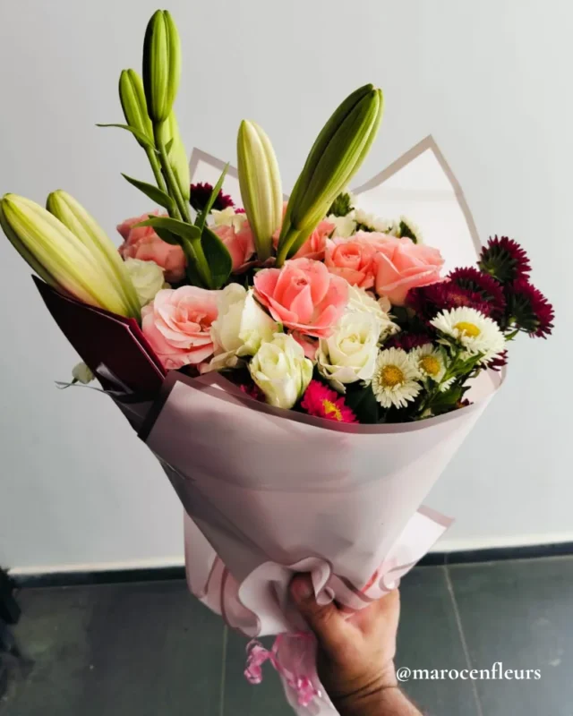 Bouquet Luxueux avec 6 Lys, 8 Roses et Fleurs Colorées, Livraison Express à Rabat-Sale-Temara