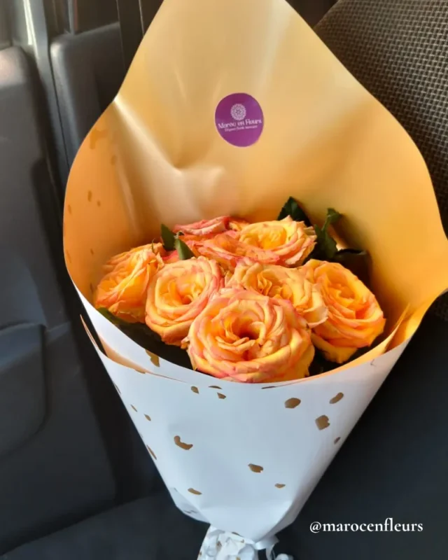 Bouquet Luxueux de 6 Roses Orange, Emballage Doré – Livraison Express à Rabat-Sale-Temara